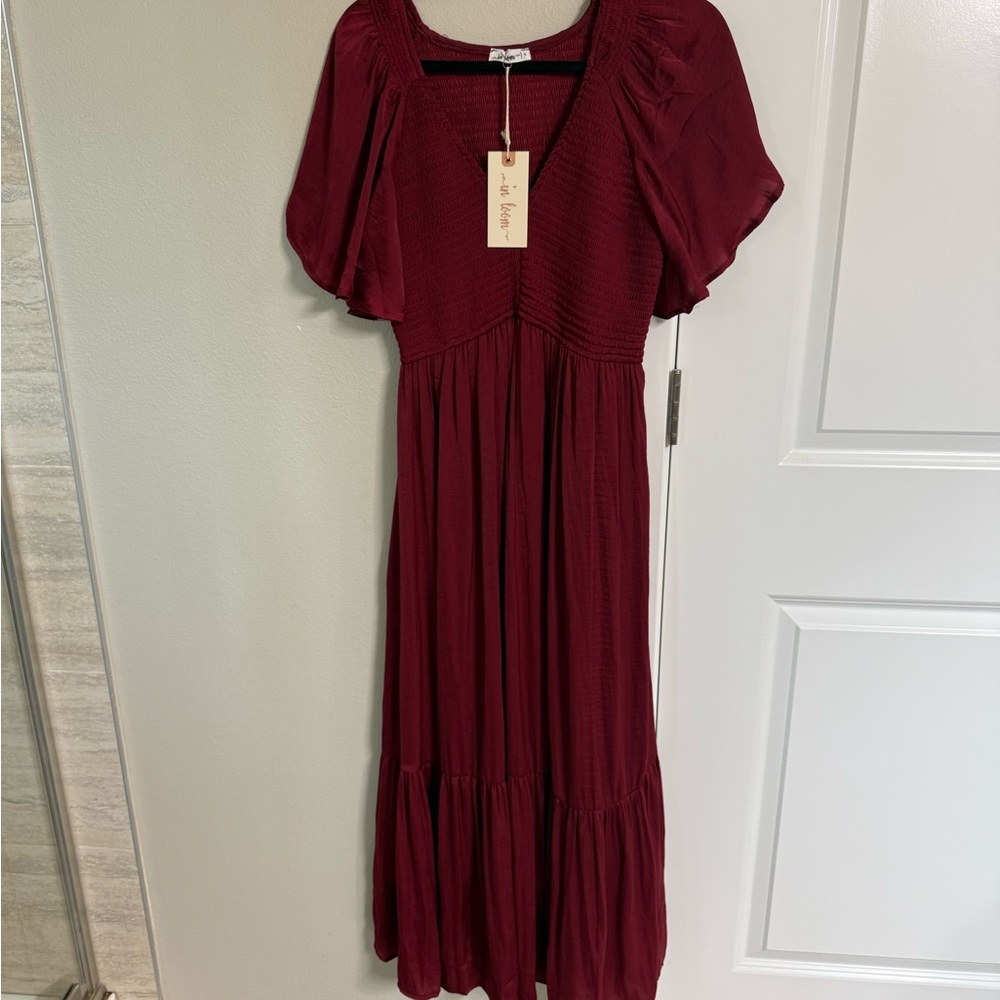 Elegant Burgundy Midi Dress with Flutter Sleeves